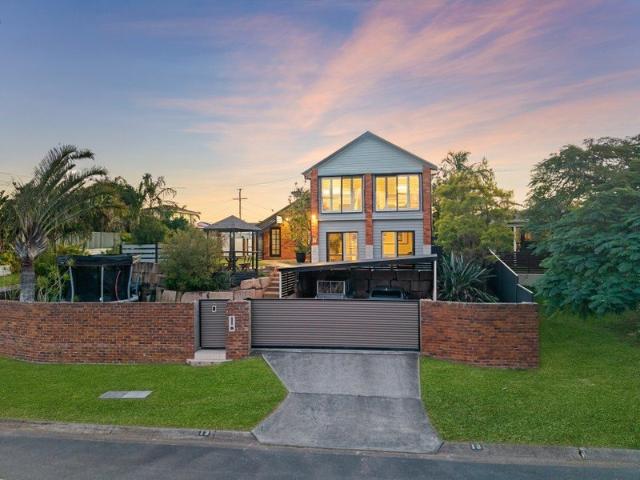 Mount Warren Park's Finest Residences on 837m² + Pool + Shed!