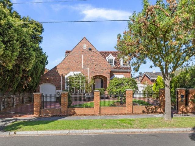 Mount Waverley Landmark Opportunity: Renovated 752sqm in Elite MWSC Zone