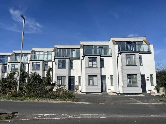 Mount Wise, Newquay TR7 3 bed townhouse to rent £1,695 pcm £391 pw