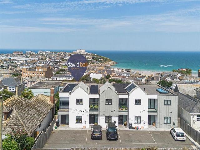 Mount Wise, Newquay TR7 4 bed townhouse to rent £2,350 pcm £542 pw