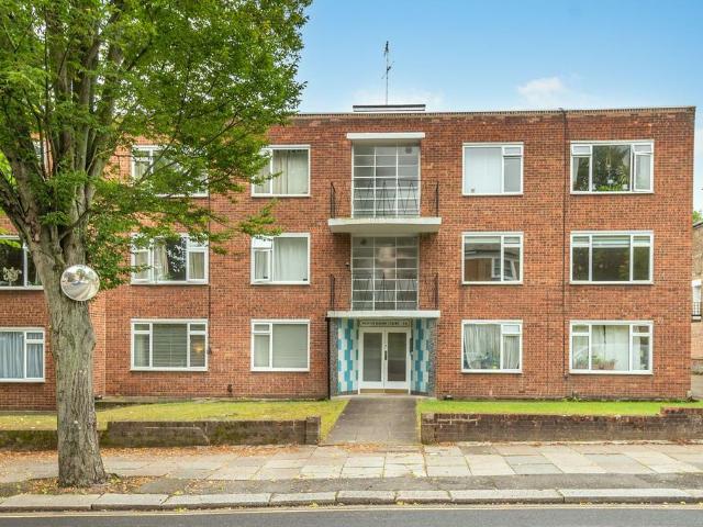 Mount Avenue, Ealing Broadway. 2 bed flat to rent £3,500 pcm £808 pw