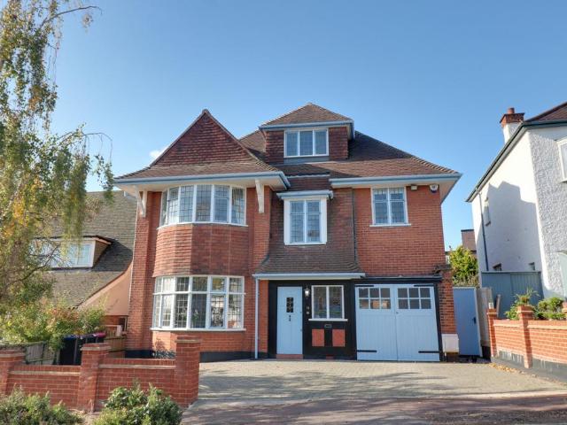 Mount Avenue, Westcliff on sea, SS0 5 bed detached house to rent £3,250 pcm £750 pw
