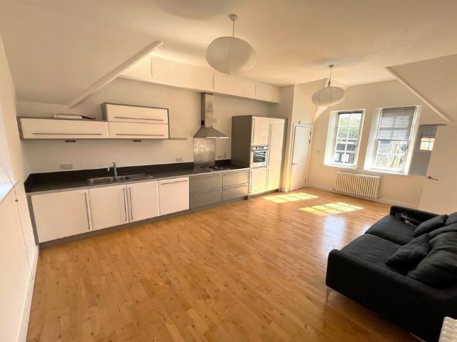 Mount Carmel, N7 Energy Rating E 1 bed flat to rent £2,275 pcm £525 pw