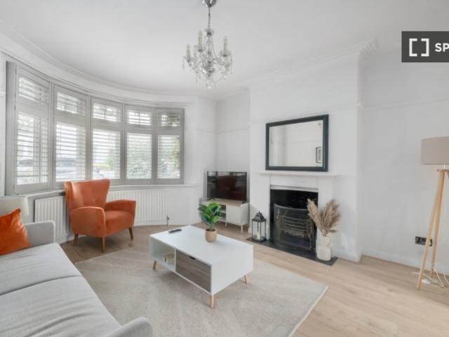 Mount Ephraim Lane, London, SW16 1JE, United Kingdom | 4 bed apartment for rent #160154566 | Rentberry