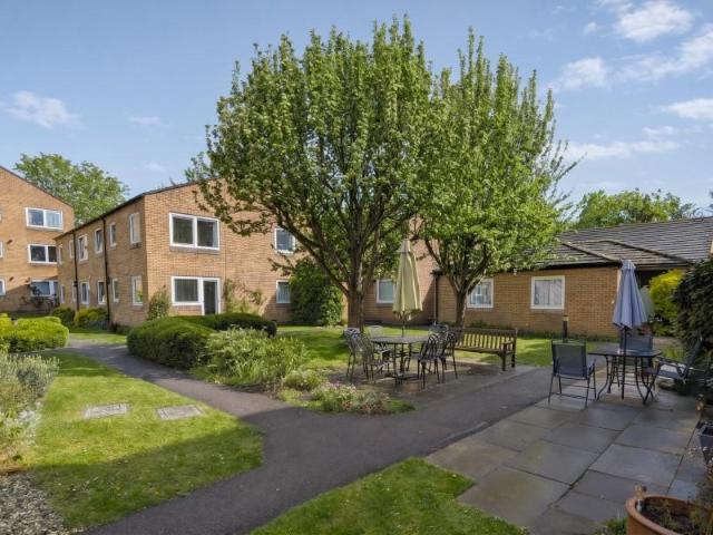 Mount Hermon Road, Woking GU22 1 bed retirement property to rent £995 pcm £230 pw