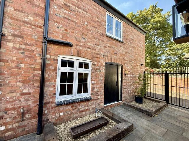 Mount Lane, Newark 1 bed mews to rent £900 pcm £208 pw