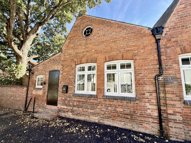 Mount Lane, Newark 2 bed ground floor flat to rent £1,000 pcm £231 pw