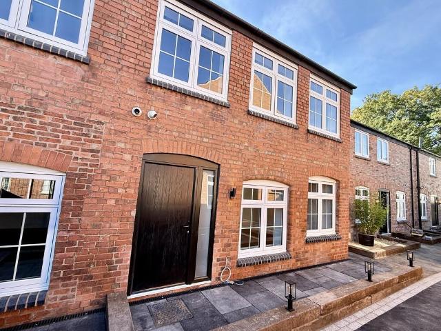 Mount Lane, Newark 2 bed mews to rent £1,000 pcm £231 pw