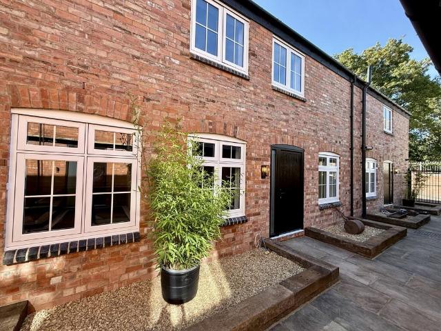Mount Lane, Newark 2 bed mews to rent £1,050 pcm £242 pw