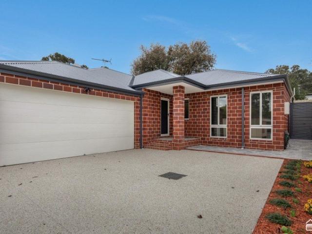 MOUNT NASURA 4x2 BEAUTIFULLY PRESENTED HOME HILLS LIVING AT ITS FINEST!