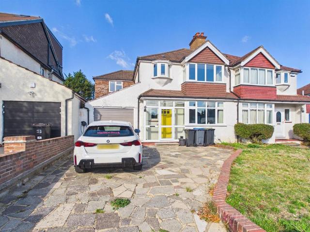 Mount Park Avenue, South Croydon 3 bed house to rent £2,500 pcm £577 pw