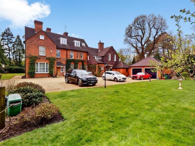 Mount Park Road, Harrow on the Hill 7 bed detached house to rent £9,995 pcm £2,307 pw