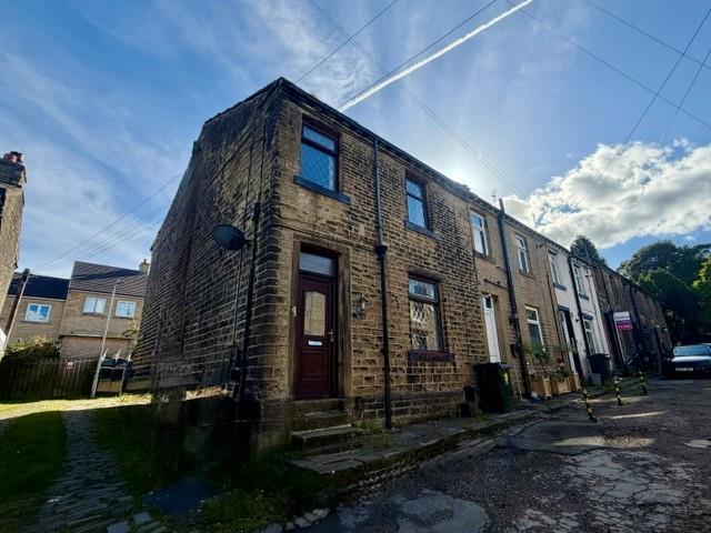 Mount Pleasant, Bradford BD13 2 bed terraced house to rent £695 pcm £160 pw