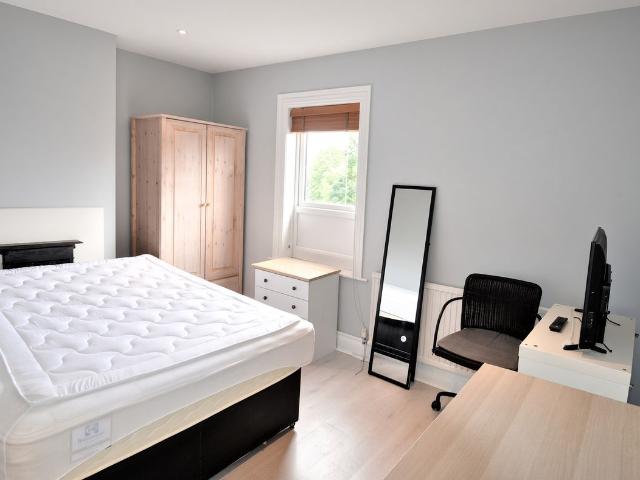 Mount Pleasant Cottages, Egham Hill, Egham TW20, Room to rent, £800 pcm | PrimeLocation