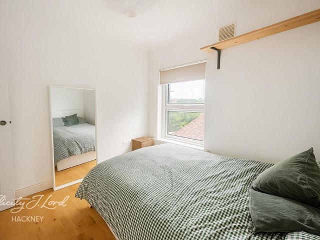 Mount Pleasant Lane, LONDON 2 bed flat to rent £2,100 pcm £485 pw
