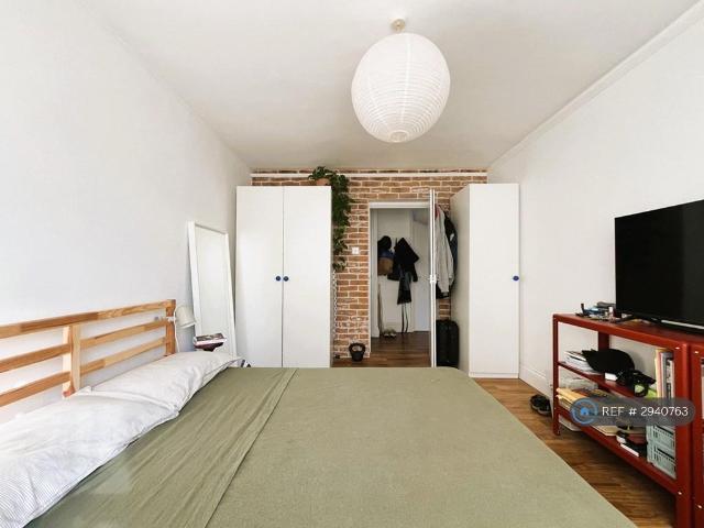 Mount Pleasant Lane, London, E5 2 bed flat to rent £2,150 pcm £496 pw