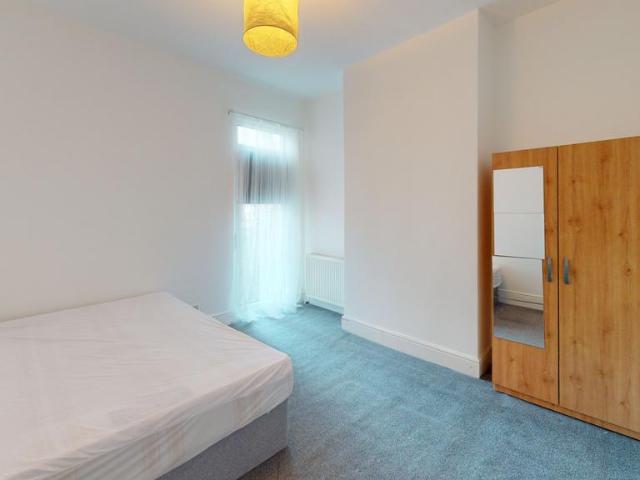 Mount Pleasant R2 1 bed in a house share to rent £760 pcm £175 pw