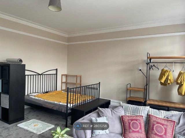 Mount Pleasant Road, London NW10, Studio to rent, £1,500 pcm | PrimeLocation