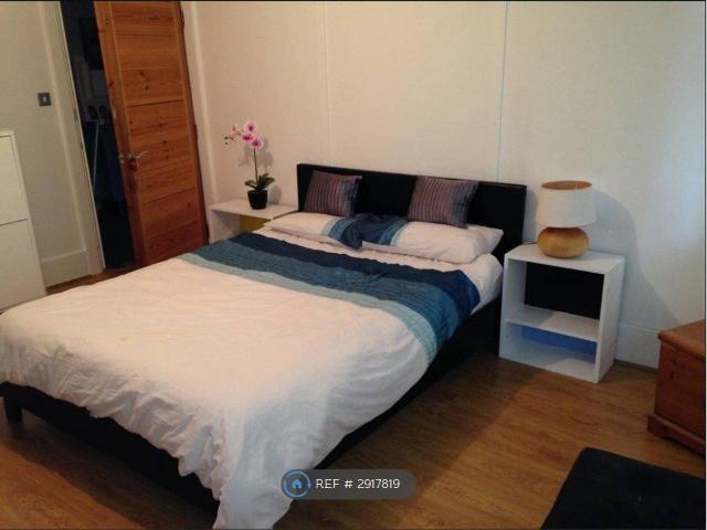 Mount Pleasant Road, London NW10, Studio to rent, £1,800 pcm | PrimeLocation