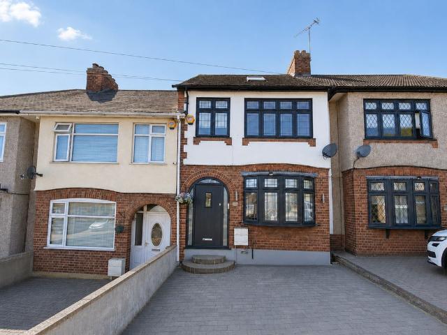 Mount Pleasant Road, Romford RM5, 4 bed terraced house to rent, £2,500 pcm | PrimeLocation