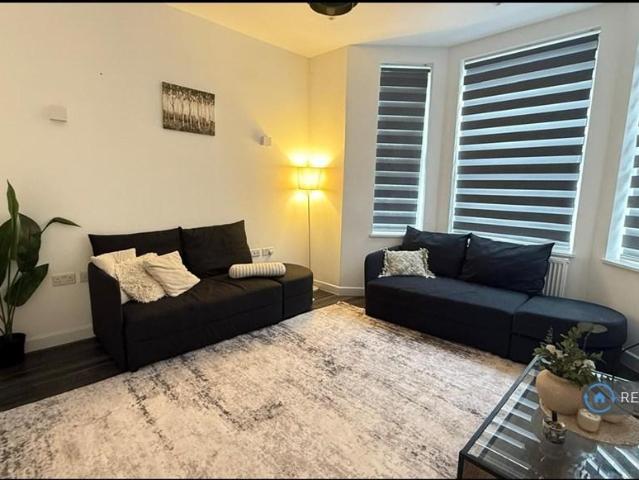 Mount Road, London, NW4 3 bed flat to rent £2,750 pcm £635 pw