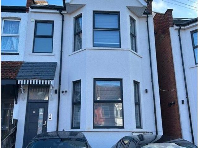 Mount Road, London NW4, 3 bed flat to rent, £2,750 pcm | PrimeLocation