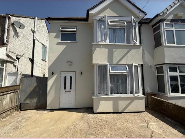Mount Road UB3, 3 bed semi detached house to rent, £3,000 pcm | PrimeLocation