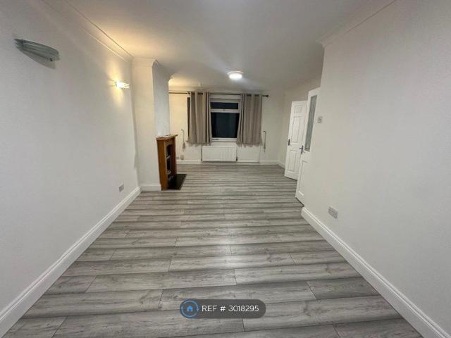Mount Road, Wolverhampton WV4, 3 bed semi detached house to rent, £1,200 pcm | PrimeLocation