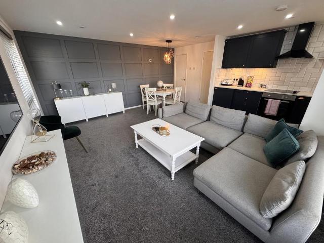 Mount Road, Wolverhampton WV6 2 bed apartment to rent £1,150 pcm £265 pw
