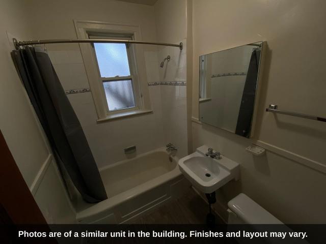 Mount Royal 1 Bedroom Apartment for Rent at 36 Navy Way, Winnipeg, MB R3C 4J8 Downtown Winnipeg