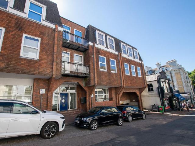 Mount Sion, Tunbridge Wells TN1, 2 bed flat to rent, £1,500 pcm | PrimeLocation