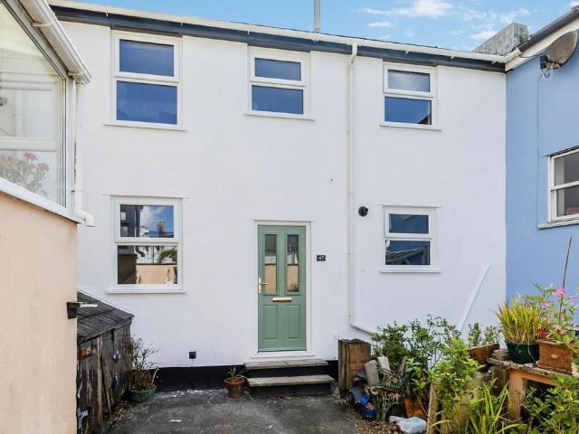 Mount Stone Road, Plymouth PL1 2 bed apartment to rent £1,045 pcm £241 pw