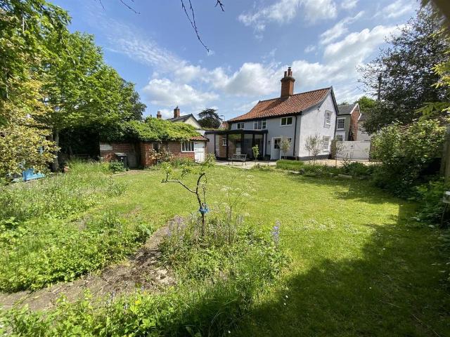 Mount Street, Diss, Norfolk 3 bed house to rent £1,350 pcm £312 pw