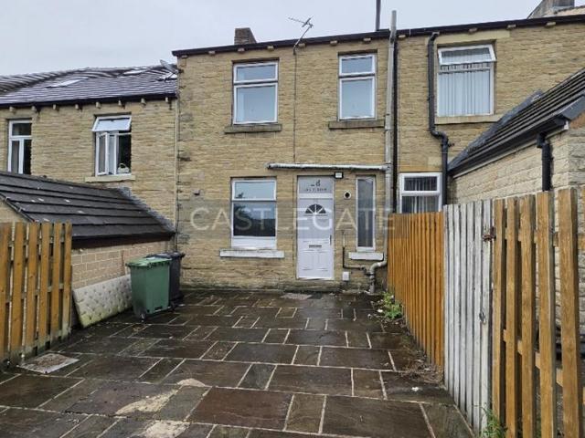 Mount Street, Lockwood, Huddersfield. 2 bed terraced house to rent £660 pcm £152 pw