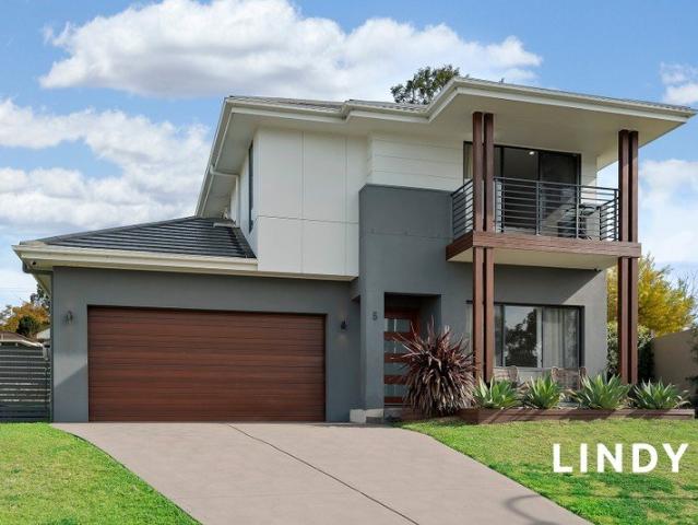 Mountain Views, Excellent Access & Room for a Shed & Pool!