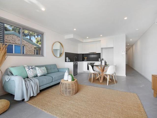 Mountain Views & Ideal Location