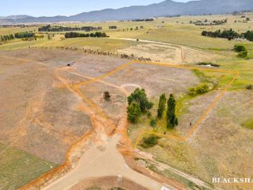Mountain Views Meet City Convenience: Your 6 Acre Canvas Awaits 2.617 hectares 6.46 acres