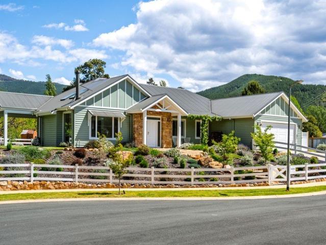 Mountain craftsmanship meets country elegance
