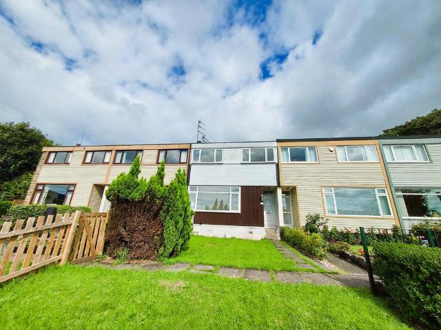 Mountblow Road, Clydebank. 3 bed terraced house to rent £1,095 pcm £253 pw