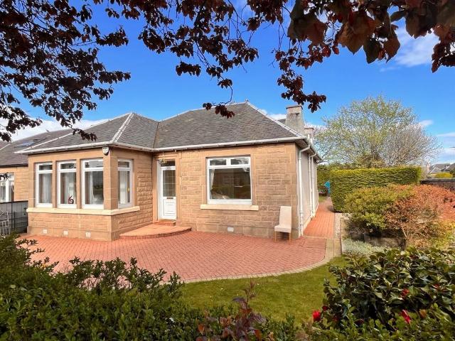 Mountcastle Drive South, Edinburgh. 2 bed bungalow to rent £2,000 pcm £462 pw