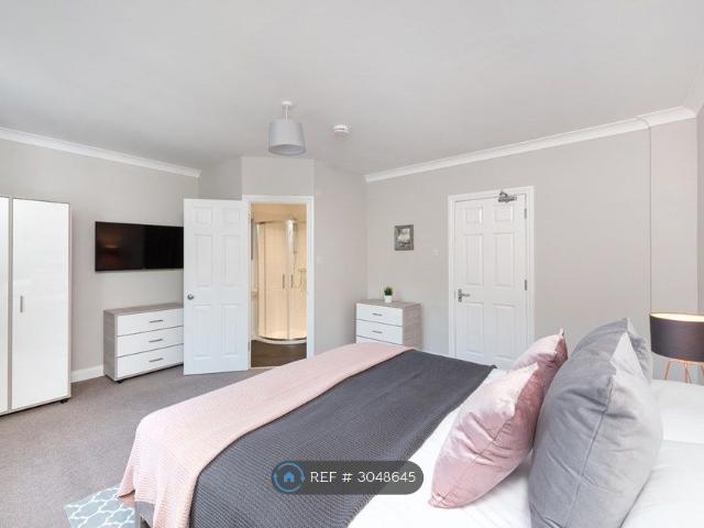 Mountcombe House, London SW19, Room to rent, £1,295 pcm | PrimeLocation