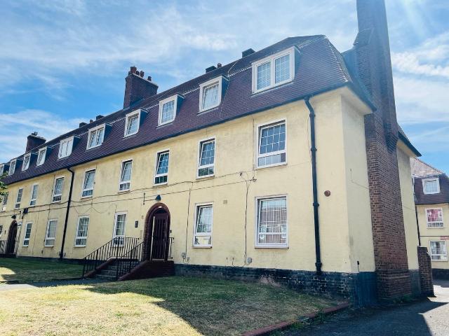 Mountearl Gardens, London SW16, 2 bed shared accommodation to rent, £850 pcm | PrimeLocation
