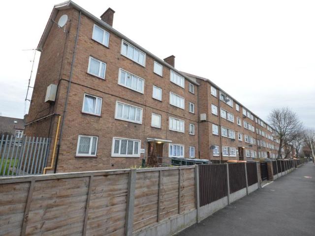 Mountfield Road, East Ham, E6 6BH 1 bed flat to rent £1,550 pcm £358 pw