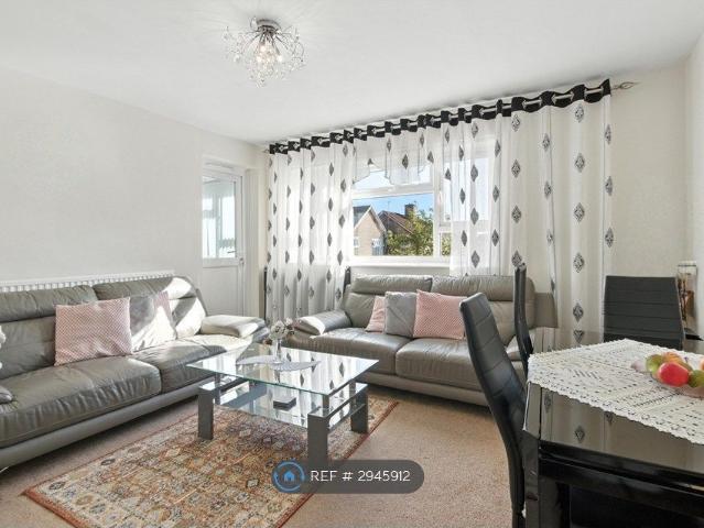 Mountfield Road, London E6, 3 bed flat to rent, £2,300 pcm | PrimeLocation