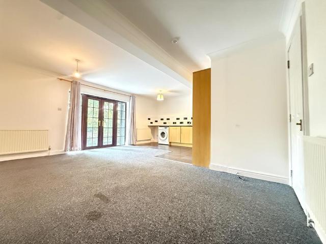 Mounts Road, Greenhithe, DA9 2 bed flat to rent £1,400 pcm £323 pw
