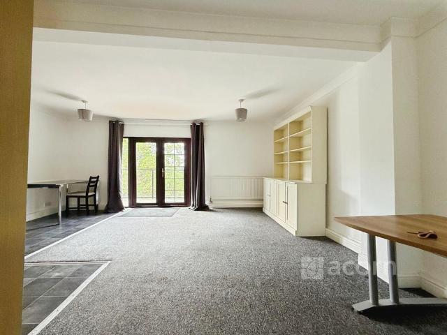 Mounts Road Greenhithe DA9 3 bed flat to rent £1,525 pcm £352 pw