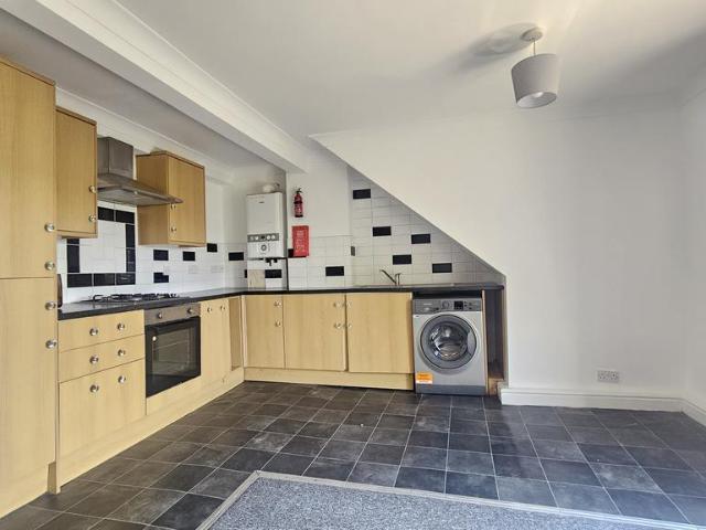 Mounts Road, Greenhithe, DA9 3 bed flat to rent £1,575 pcm £363 pw