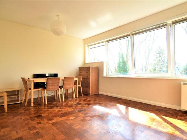 Mountside, Church Hill, Caterham, CR3 2 bed flat to rent £1,450 pcm £335 pw