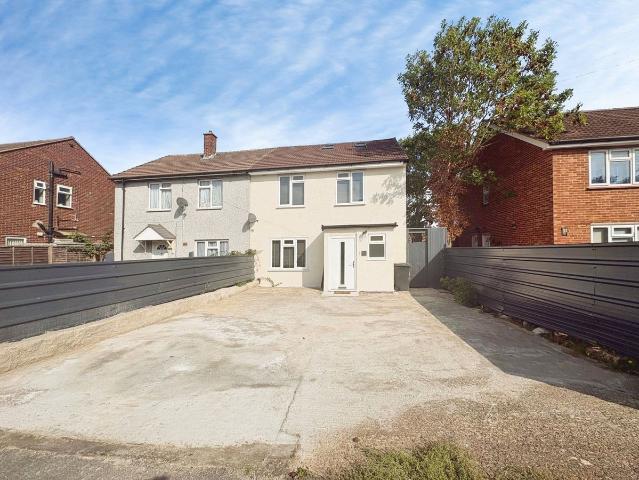 Mountview Avenue, Dunstable, Bedfordshire LU5, 4 bed semi detached house to rent, £2,300 pcm | PrimeLocation