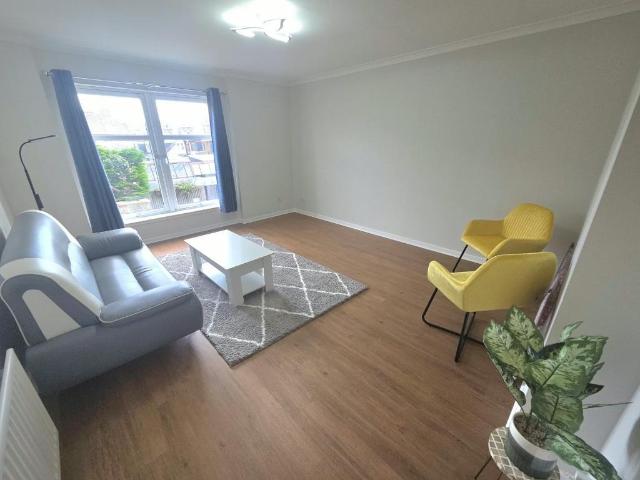 Mountview Gardens, Rosemount. 2 bed flat to rent £795 pcm £183 pw